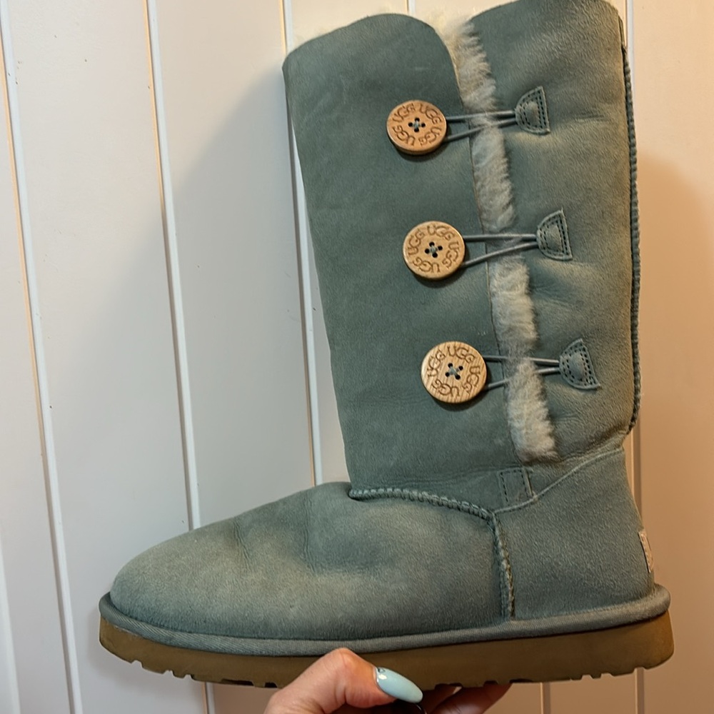 Bailey UGGs - Picture 2 of 3